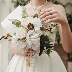 Des médaillons photo personnalisés pour un mariage émouvant.