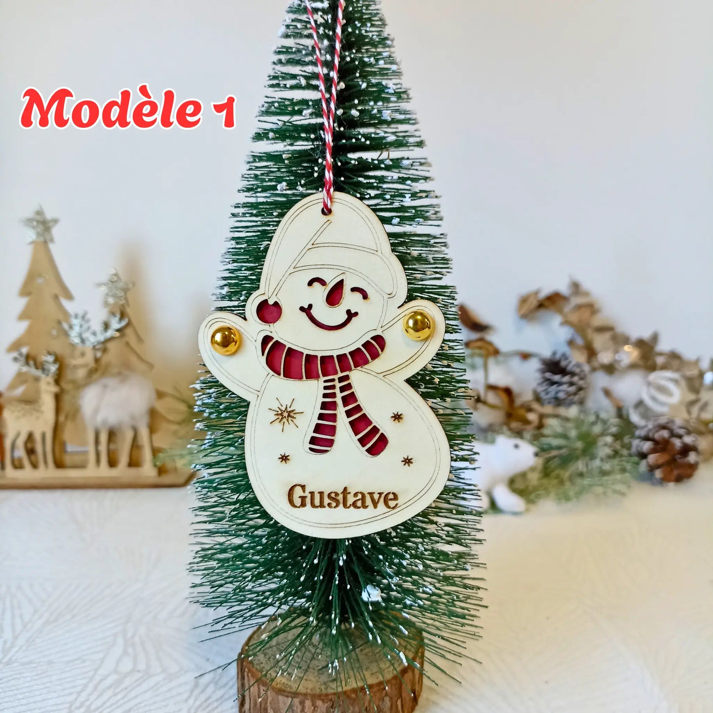 Gnome de Noël en bois gravé – Décoration sapin personnalisable