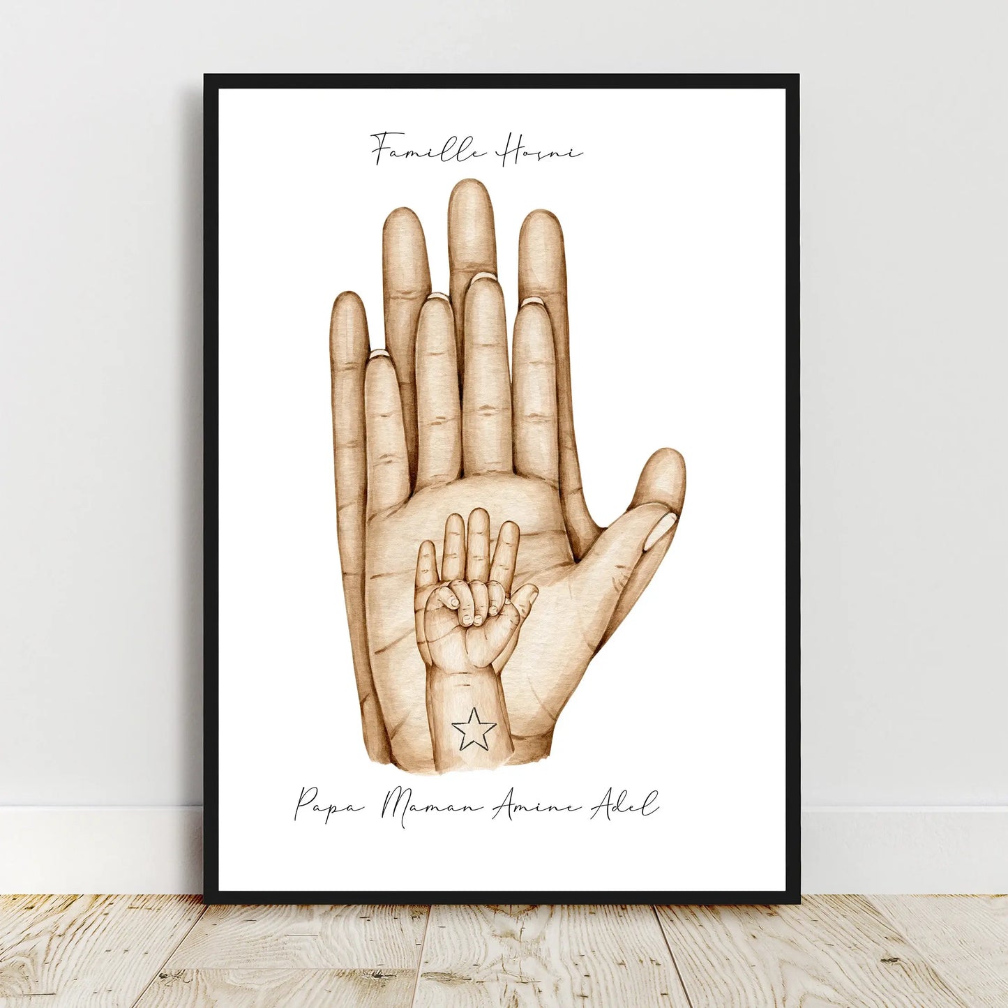 Affiche personnalisable illustrant les mains de votre famille – la main du parent et celles de vos enfants (et animaux !) pour une décoration pleine d’émotion.