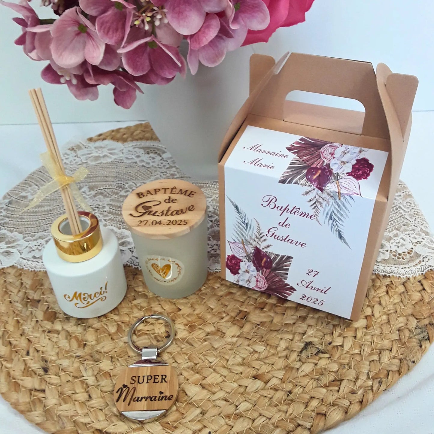 Cadeau chic : bougie gravée et senteur d’intérieur.