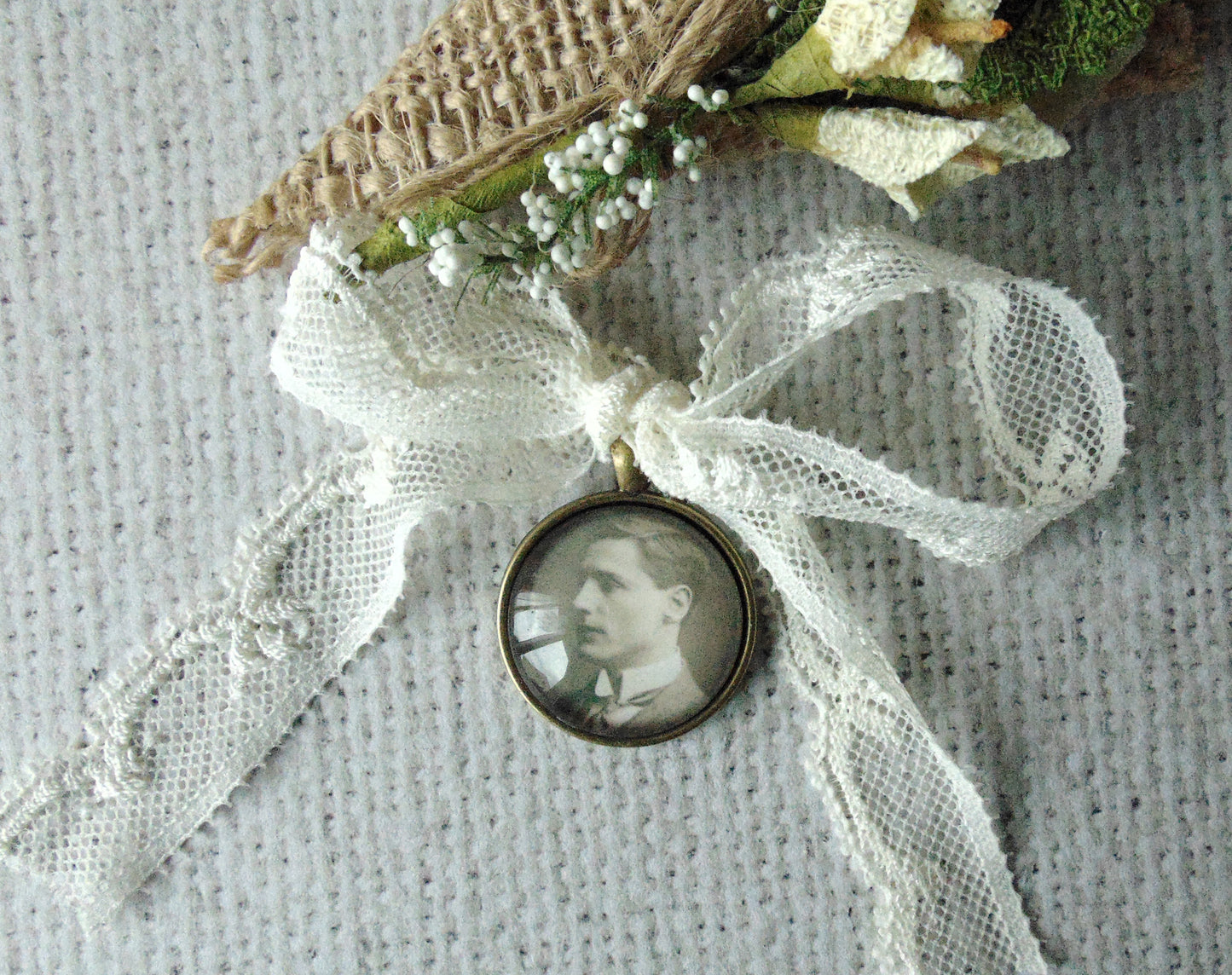 Médaillon bouquet mariée, bijou hommage mariage, photo personnalisable, bijou souvenir, cadeau pour la mariée, mariage émotion, bijoux