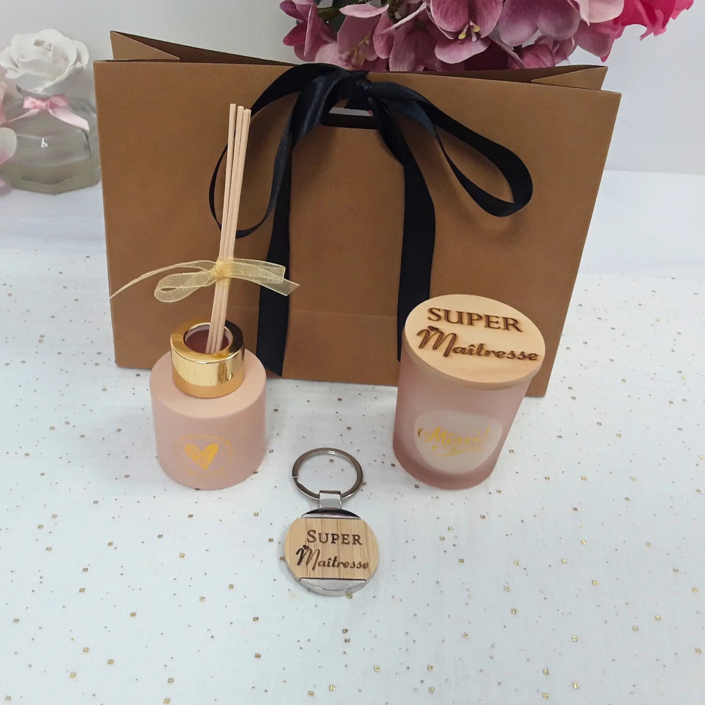 Bougie parfumée avec couvercle bois gravé.