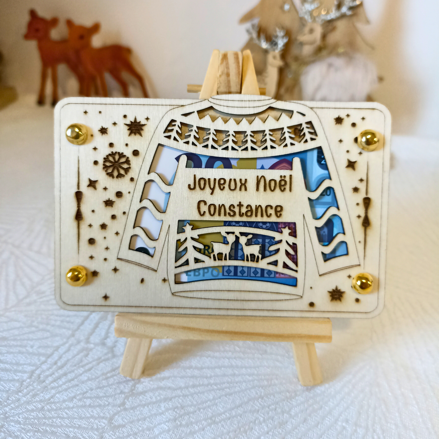 Carte cadeau en bois personnalisée beige et doré.