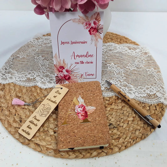 Coffret cadeau original pour la fête des mères, personnalisé avec des produits faits main. Un assortiment unique de cadeaux gravés, parfait pour marquer une occasion spéciale.