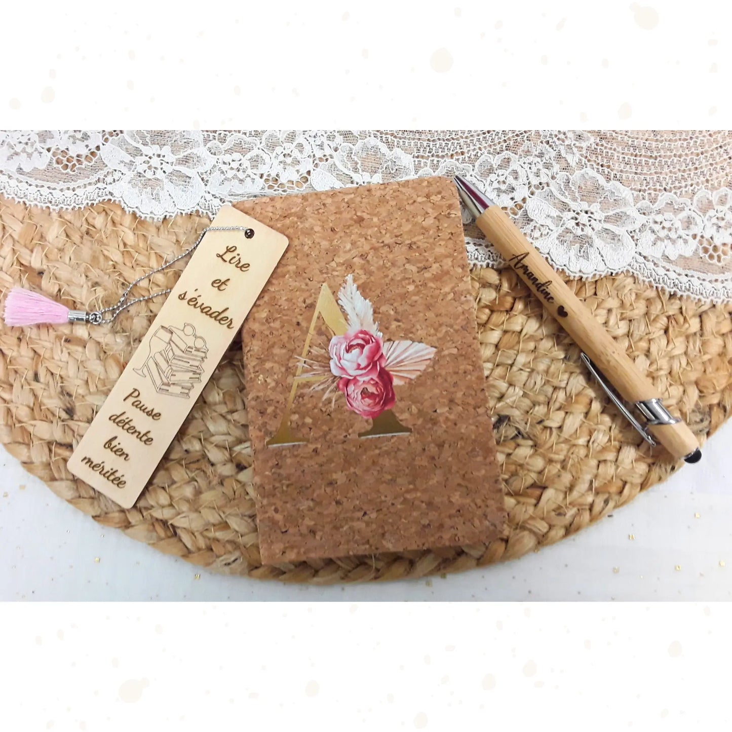 Pour la fête des mères, offrez un coffret cadeau fait main et personnalisé. Chaque produit du coffret, gravé avec soin, est une attention unique pour marquer un événement spécial.