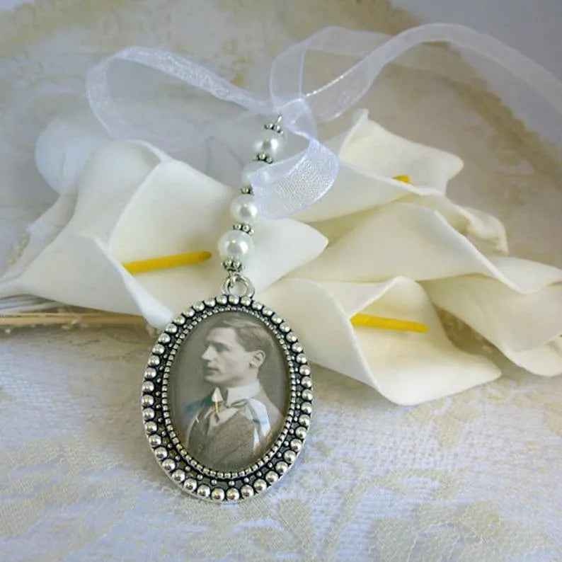 Medallion for the bridal bouquet, customizable with color or black and white photo, pearl and ribbon, for bouquet of dried flowers