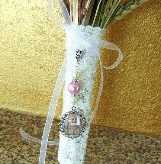 Médaillon pour bouquet mariée, médaillon personnalisé avec photographie, bijou souvenir défunt, bijou hommage, couleur de perle au choix