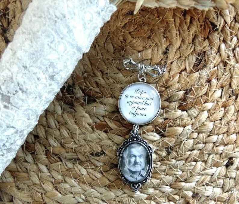 Doppelmedaillon für Brautstrauß, anpassbares Foto und Text, emotionaler Schmuck, Hommage an einen geliebten Menschen, Souvenir, Hochzeitstag