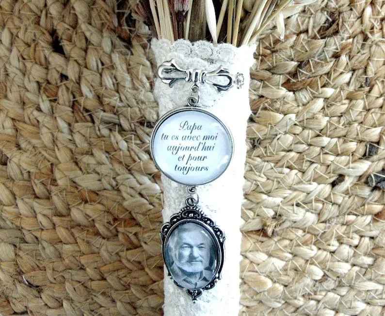 Doppelmedaillon für Brautstrauß, anpassbares Foto und Text, emotionaler Schmuck, Hommage an einen geliebten Menschen, Souvenir, Hochzeitstag