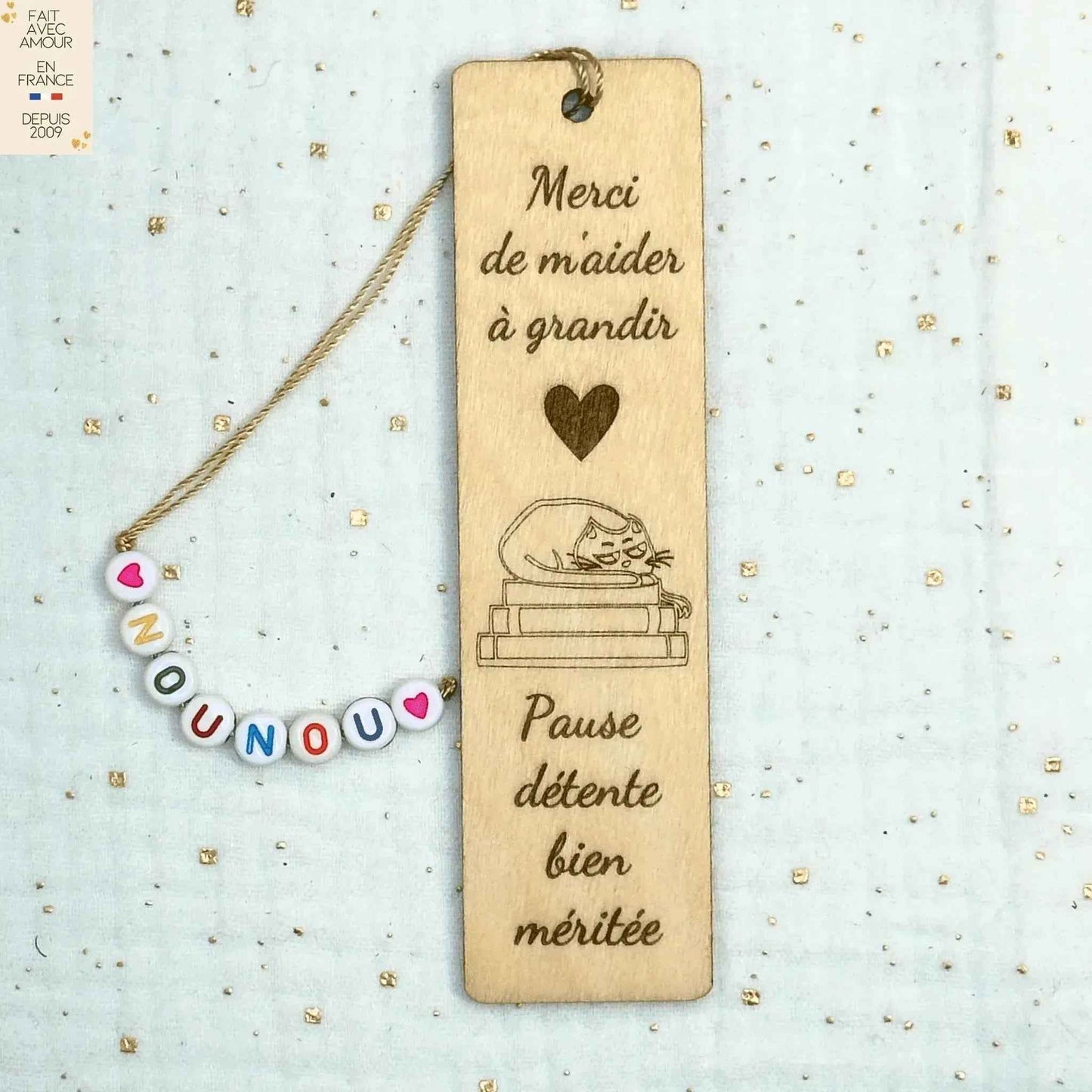 Marque-Page Personnalisé en Bois - Gravure Unique - Perles Lettre et Coeur - Cadeau Français