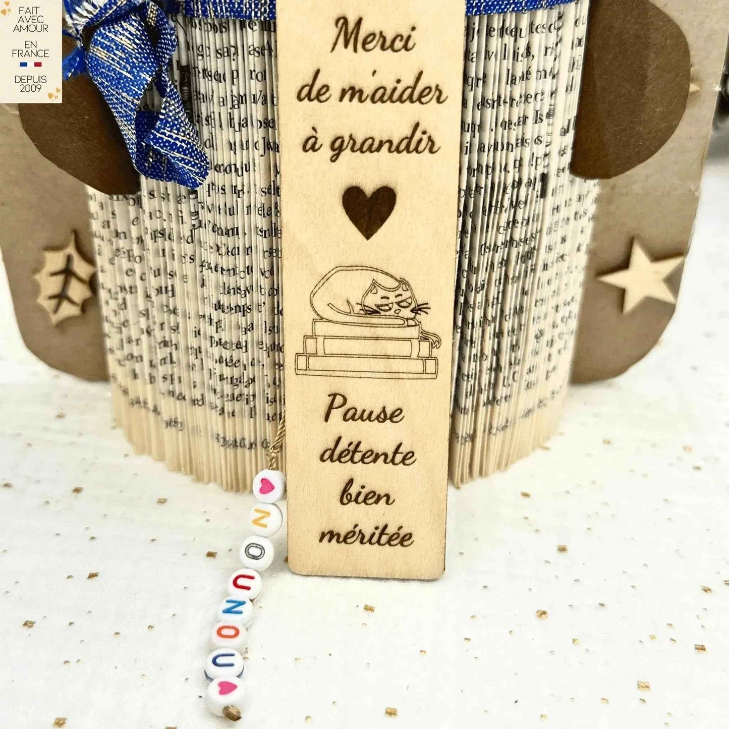 Marque-Page Personnalisé en Bois - Gravure Unique - Perles Lettre et Coeur - Cadeau Français