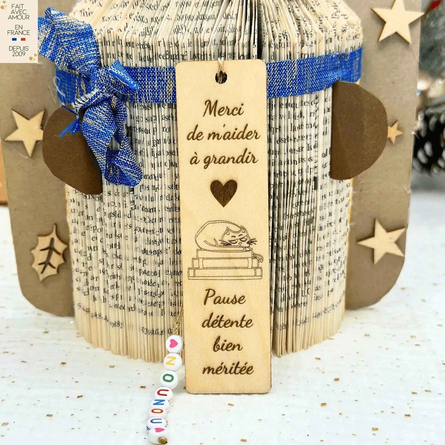 Marque-Page Personnalisé en Bois - Gravure Unique - Perles Lettre et Coeur - Cadeau Français
