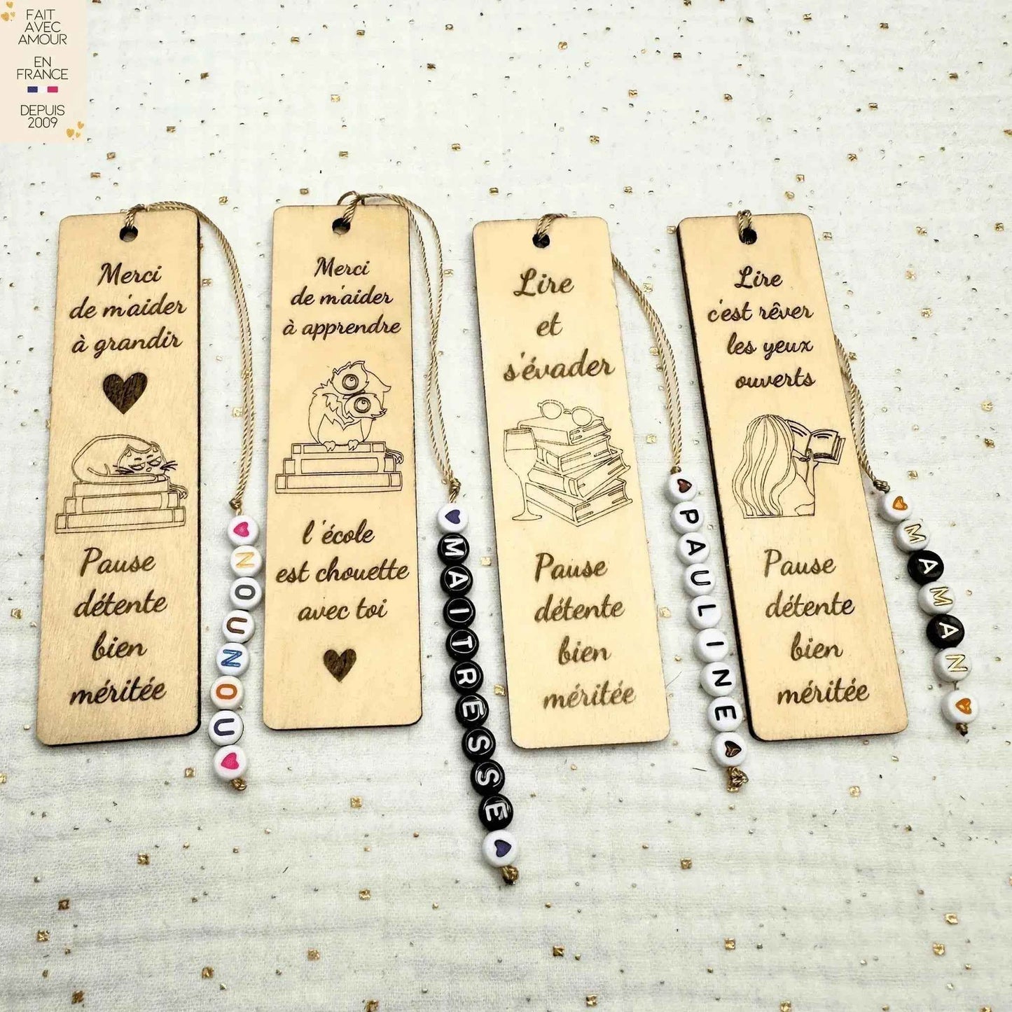 Marque-Page Personnalisé en Bois - Gravure Unique - Perles Lettre et Coeur - Cadeau Français