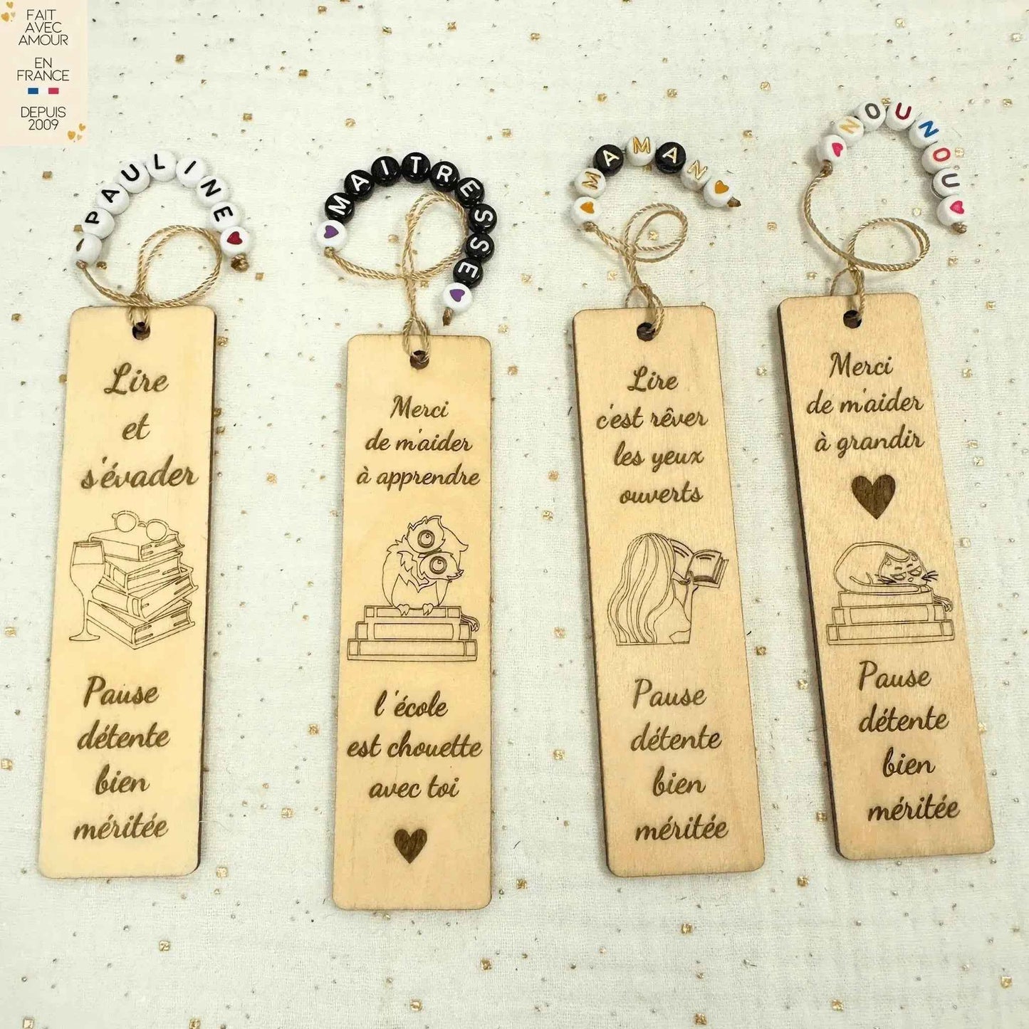 Marque-Page Personnalisé en Bois - Gravure Unique - Perles Lettre et Coeur - Cadeau Français