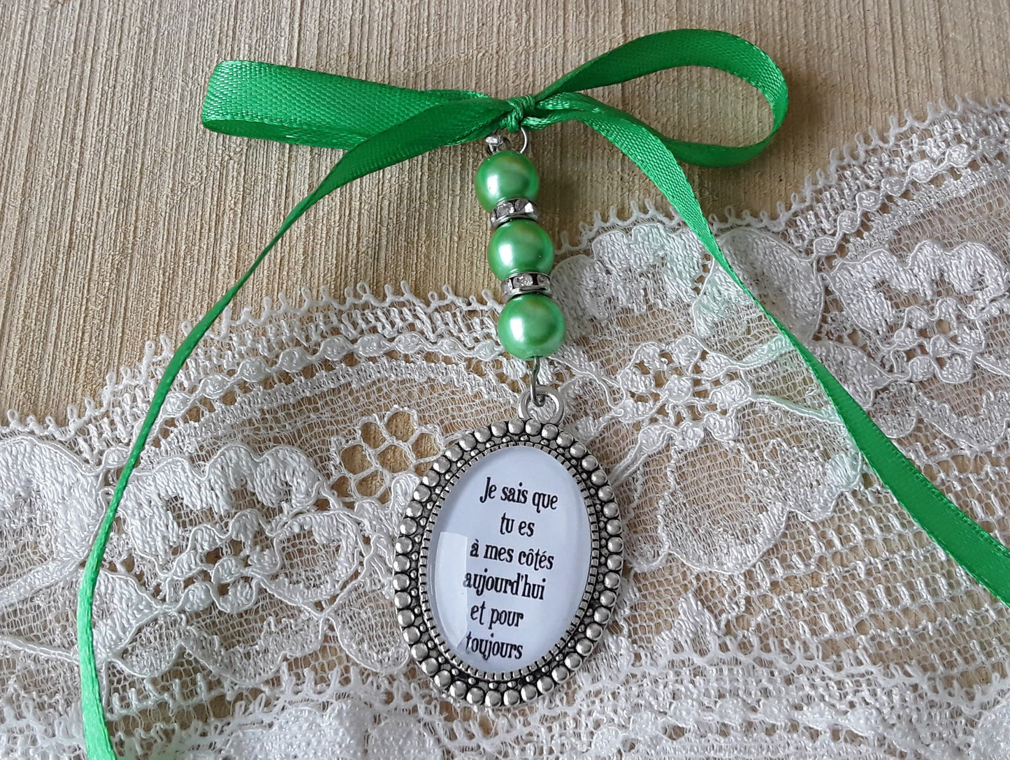 Souvenir touchant pour bouquet de mariage, médaillon en laiton argenté avec photo ou texte.