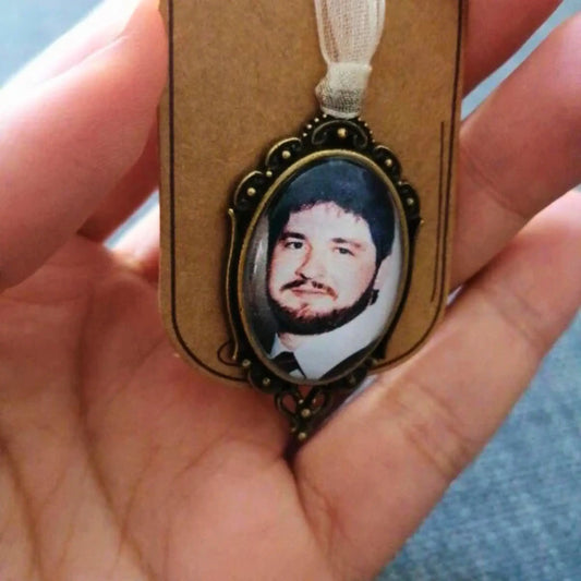 Médaillon bouquet mariée personnalisé avec photo.