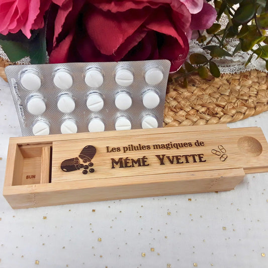 Cadeau utile, pilulier pour papy et mamie personnalisé gravé en France.