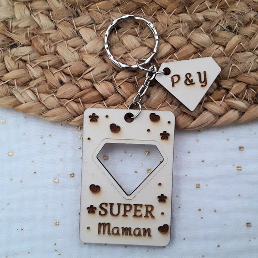 Porte-clés diamant en bois gravé pour maman.