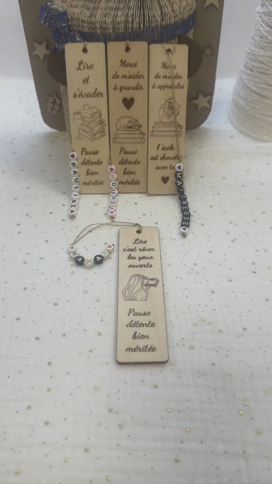 Marque-Page Personnalisé en Bois - Gravure Unique - Perles Lettre et Coeur - Cadeau Français