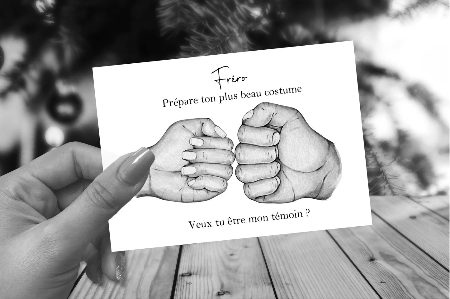 Illustration de deux mains complices pour une carte mariage unique.