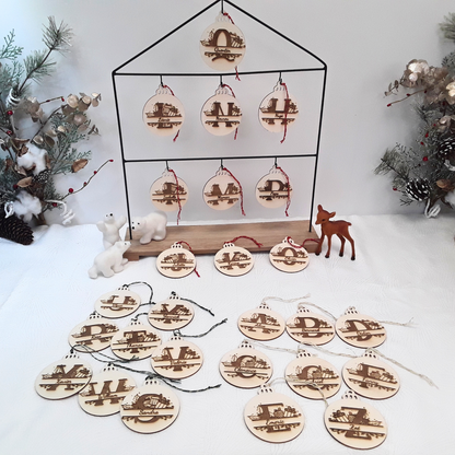 Boule de Noël personnalisée en bois - Initiale et Prénom - Cadeau artisanal gravé au laser