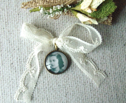 Médaillon bouquet mariée, bijou hommage mariage, photo personnalisable, bijou souvenir, cadeau pour la mariée, mariage émotion, bijoux