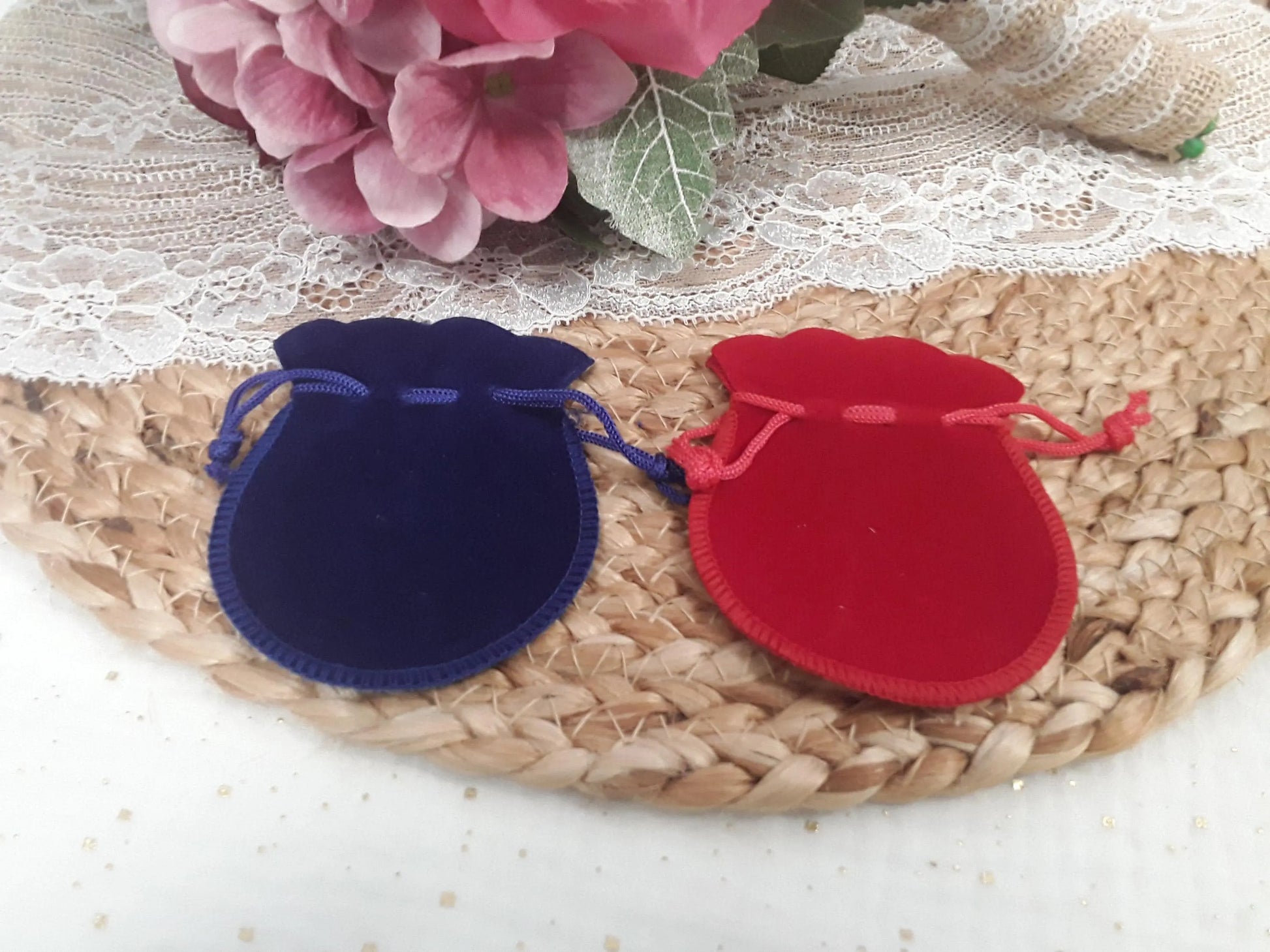 Pochette pour médaillon de mariage à accrocher au bouquet ou au costume.
