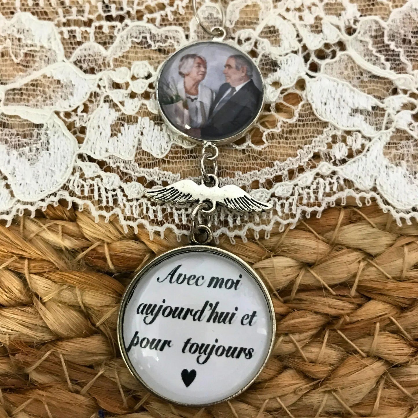 Médaillon personnalisé pour bouquet de mariée.