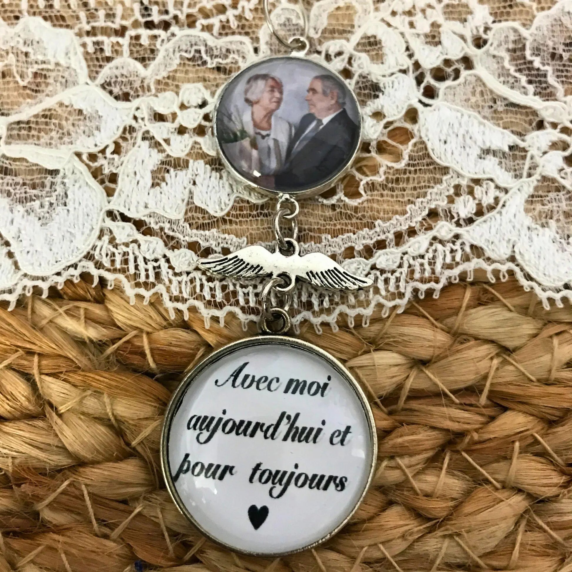 Médaillon personnalisé pour bouquet de mariée.
