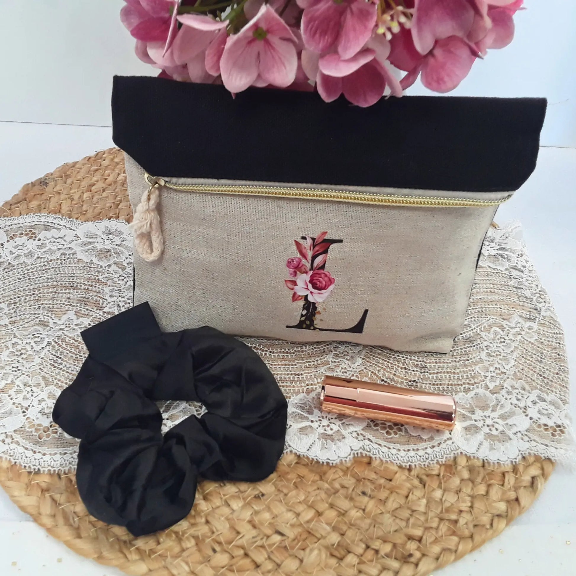 Coffret maquillage femme personnalisé Un Cadeau Une Histoire : élégance et bien-être faits main.