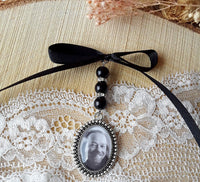 Medallion for bridal bouquet, customizable with photo or text, tribute and memory of the deceased, matching pearl and ribbon, wedding jewelry