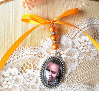 Wedding medallion, jewelry for bridal bouquet, several possible medallions, memorial jewelry, deceased tribute, matching pearl and ribbon