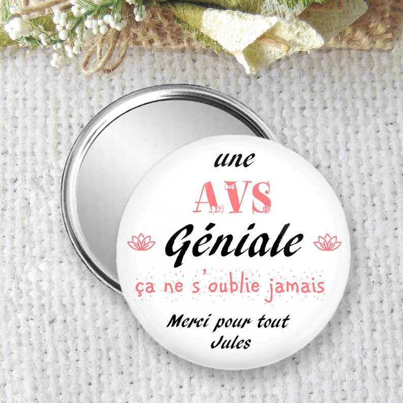 Idées cadeaux pour AVS : Miroir de Poche, Badge ou Magnet Personnalisé Taille 75mm - Parfaits pour la Fin d'Année Scolaire!