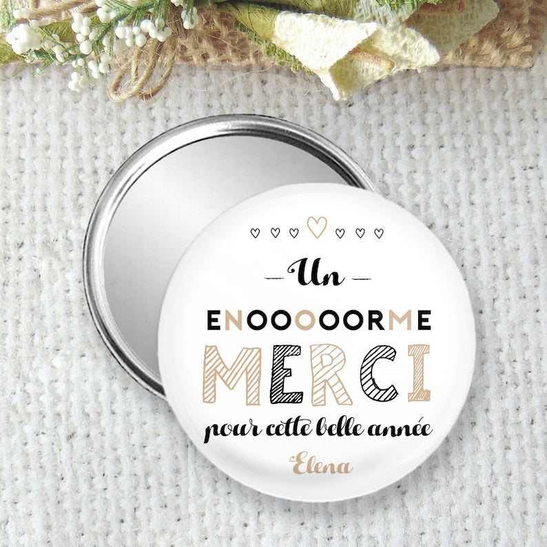 Miroir de poche, badge ou magnet personnalisé 75mm, idée de cadeau pour dire merci, livré rapidement partout en France, idéal pour le budget