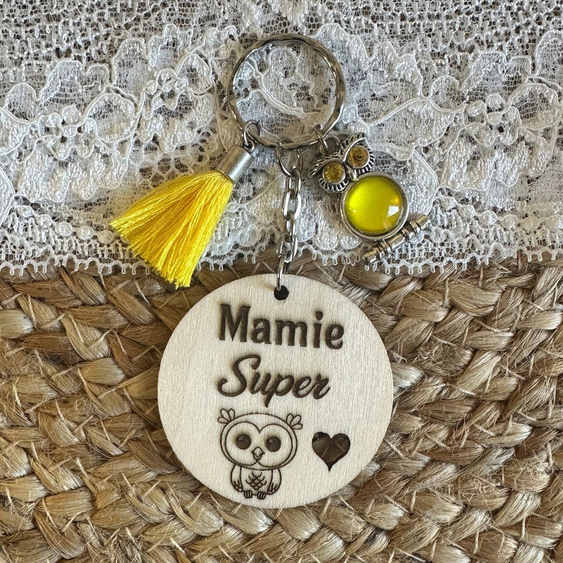 Personalized key ring, free gift bag, grandma gift, grandparent gift, engraved wood, owl charm, pearl, pompom, French