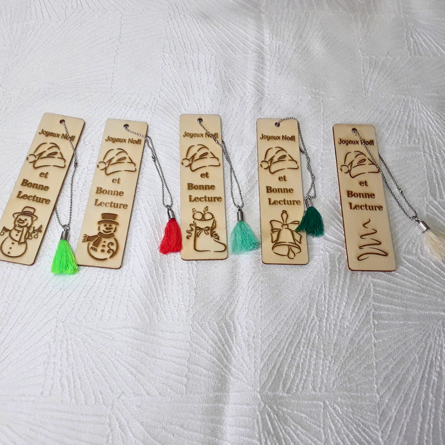 Marque-page Noël bois gravé - Cadeau artisanal personnalisé avec pompon