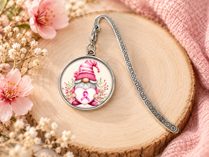 Marque-page Octobre Rose métal argenté avec cabochon 25 mm et visuel gnome au ruban rose