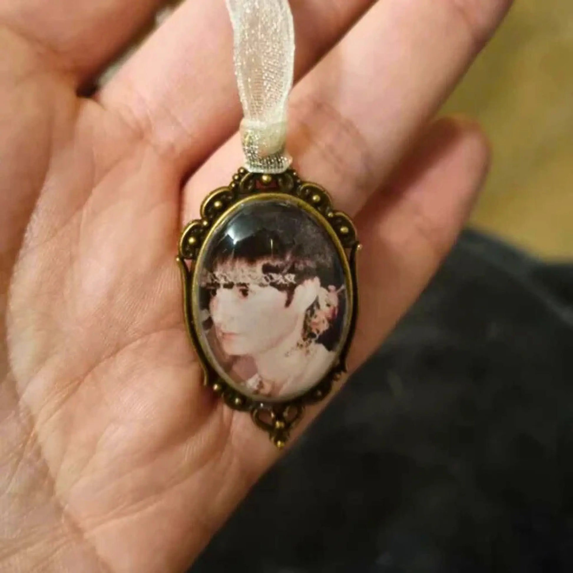 Médaillon bouquet de mariée hommage défunt.