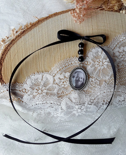 Médaillon pour bouquet de mariée en laiton.