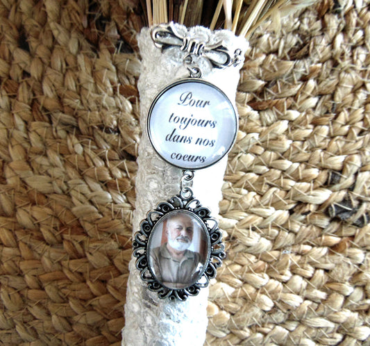 Médaillon double photo personnalisé pour bouquet de mariée.