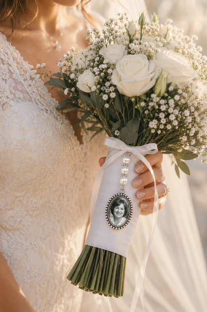 Bridal bouquet medallion, customizable with photo or text, pearl and ribbon color of your choice, emotion, souvenir jewelry, tribute to a loved one