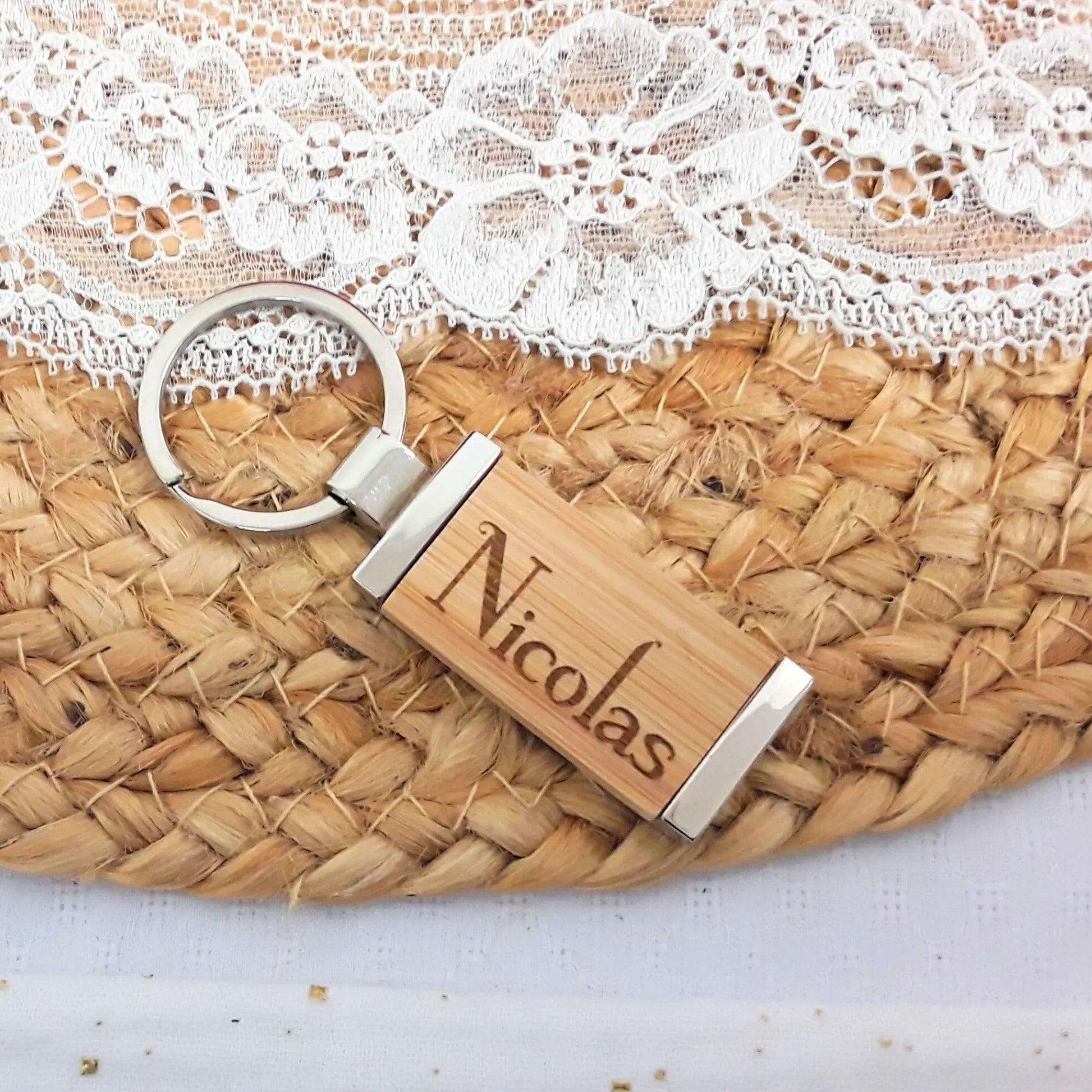 gravure prénom laser sur bois.