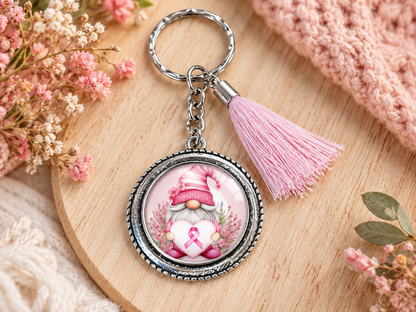 Porte-clés Octobre Rose avec pompon rose et cabochon 25 mm, visuel gnome ruban rose