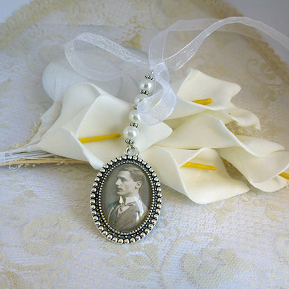 Medallion for the bridal bouquet, customizable with color or black and white photo, pearl and ribbon, for bouquet of dried flowers